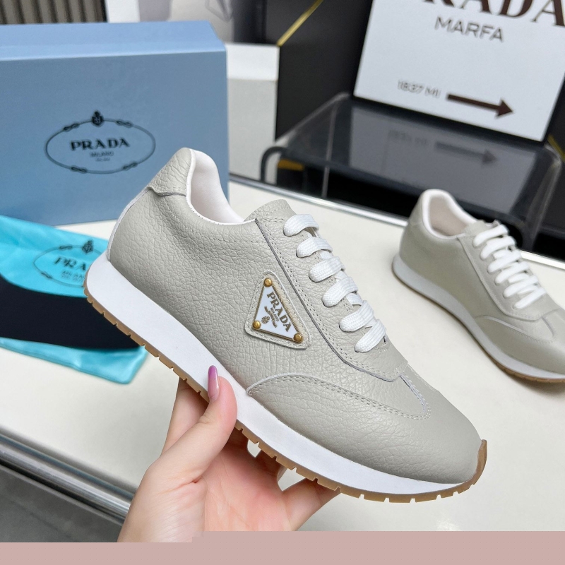 Pra*a casual shoes